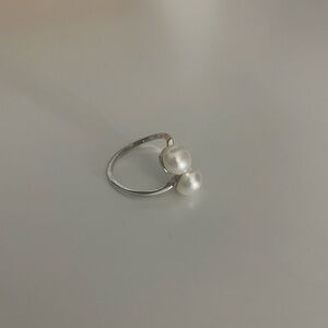 Elegant Silver Pearl Ring